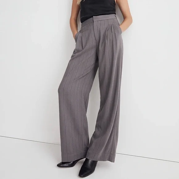 NEW / The Harlow Low-Slung Wide-Leg Pant in Pinstripe / B003 - Picture 4 of 9
